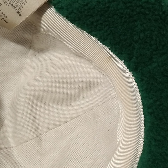 Gucci MLB New York Yankees Collaboration Logo Shearling Hat Un… - Picture 16 of 16